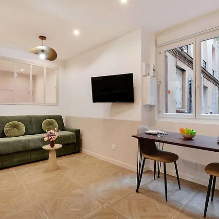 Faubourg Saint Denis 4p Paryż